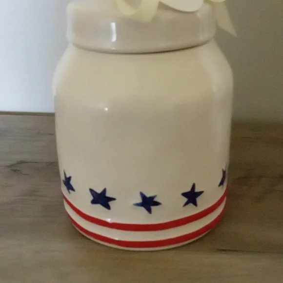Rae Dunn AMERICAN MADE Storage Canister New ❤️🤍💙❤️🤍💙 - Picture 3 of 4